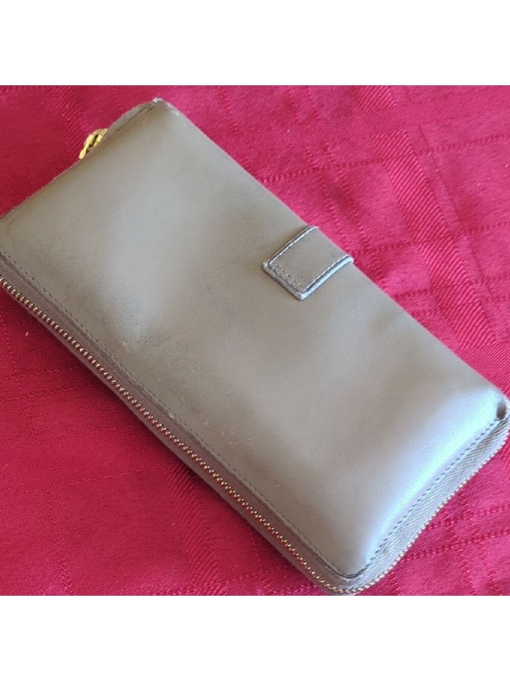 Yves Saint Laurent Tan Wallet Gold Hardware. - Picture 2 of 15